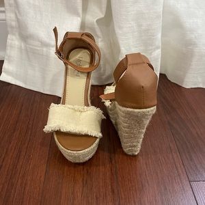 Refresh beige wedges size 5.5
